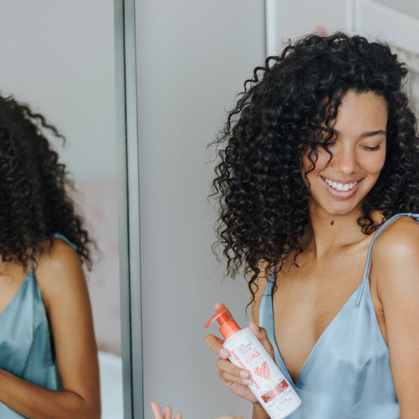 De Nuestras Raíces en el Salón a Tu Hogar: Más de 60 Años de Experiencia en el Cuidado del Cabello