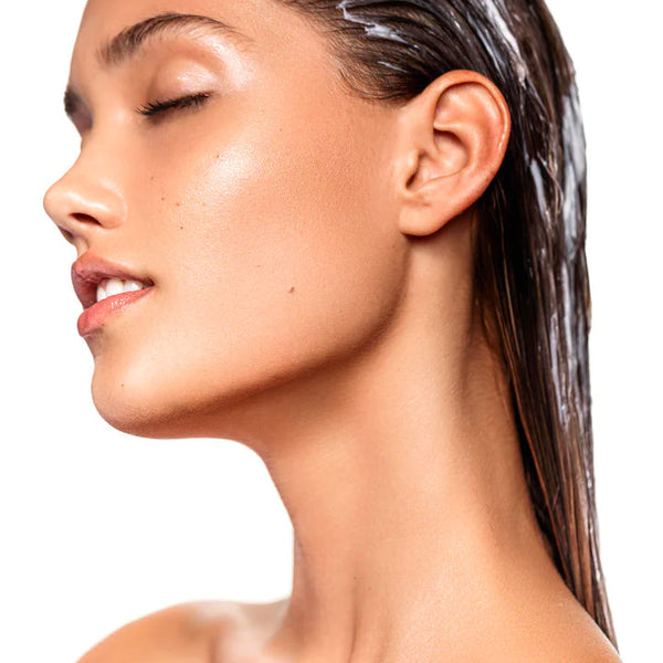 Hidratación vs. Humectación: Por qué Tu Cabello Necesita Ambas